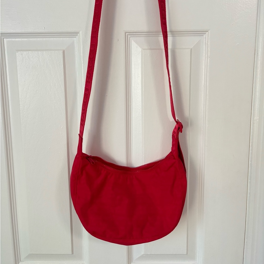 BAGGU Candy Apple Small Crescent bag